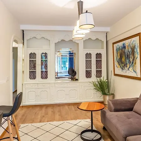 Central And Dazzling Flat On Bar Street In Kadikoy Κωνσταντινούπολη