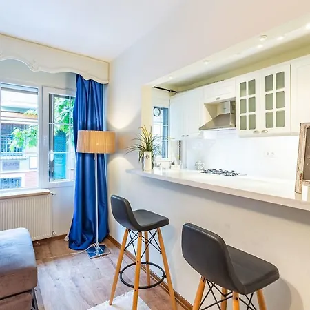 Central And Dazzling Flat On Bar Street In Kadikoy Κωνσταντινούπολη