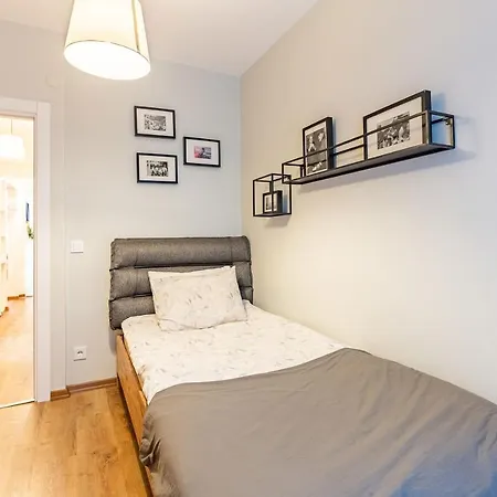 Central And Dazzling Flat On Bar Street In Kadikoy Διαμέρισμα